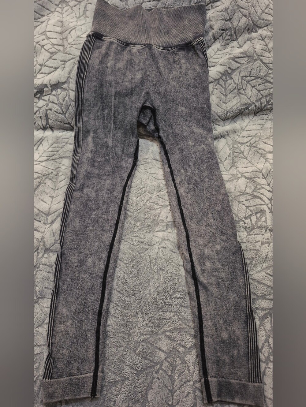 High-Waist HALARA Women’s Grey Jeggings with Side Stripe Detail